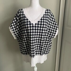 Chic Houndstooth Oversized V-Neck Layering Top